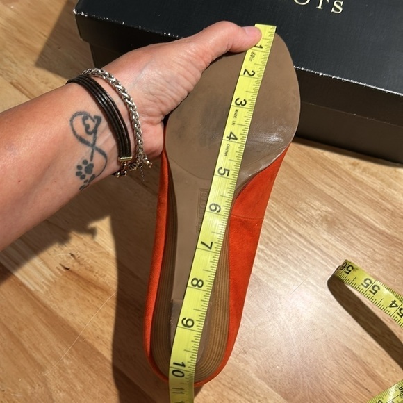 Talbots ladies wedge dress shoes size 9.5. Orange suede. Preowned good condition - Picture 11 of 16